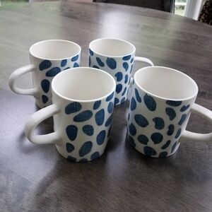 NWOT  B& B The Blue mugs (set of 4)